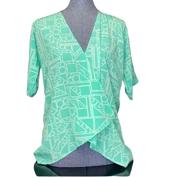 LuLaRoe Tops - NWOT LuLaRoe green and white bianka kimino